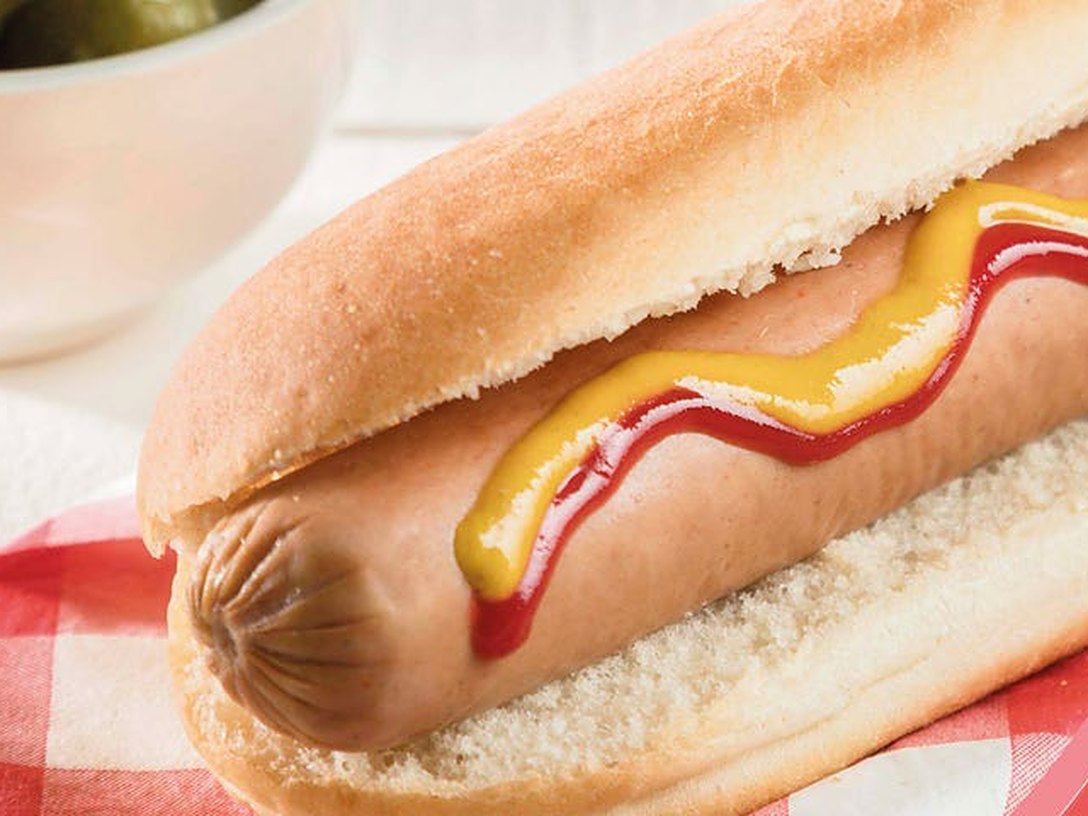 Hot dog y salchipapa con productos La Beniana